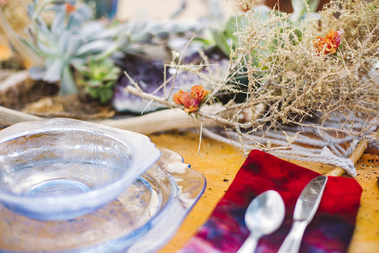 Wedding place setting with a beautiful centerpiece including a Mojave Macrame table runner